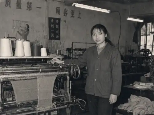 Founder Lin Yuhong's early knitwear workshop